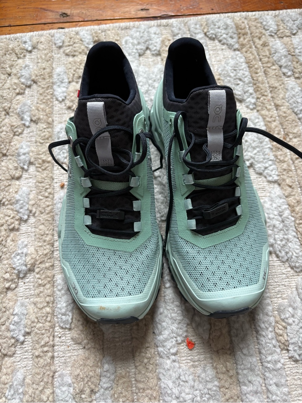 OnCloud Ultra running shoes in mint green like new condition size women’s 7